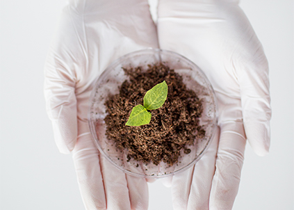 到底誰干的？美軍官遭伏擊身亡后，美軍霸占的石油設(shè)施又遭襲擊